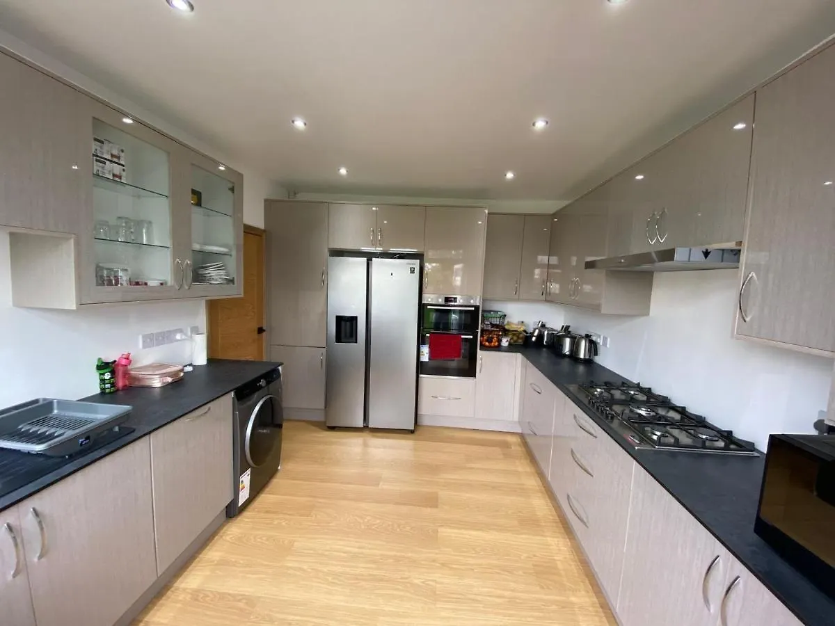 Homestay Double Bedroom With En-Suite Shower & Free Parking Belvedere
